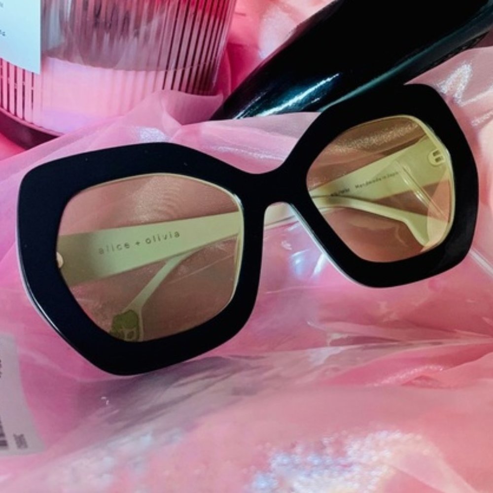 ALICE + OLIVIA BLACK DINAH OVERSIZED SUNGLASSES